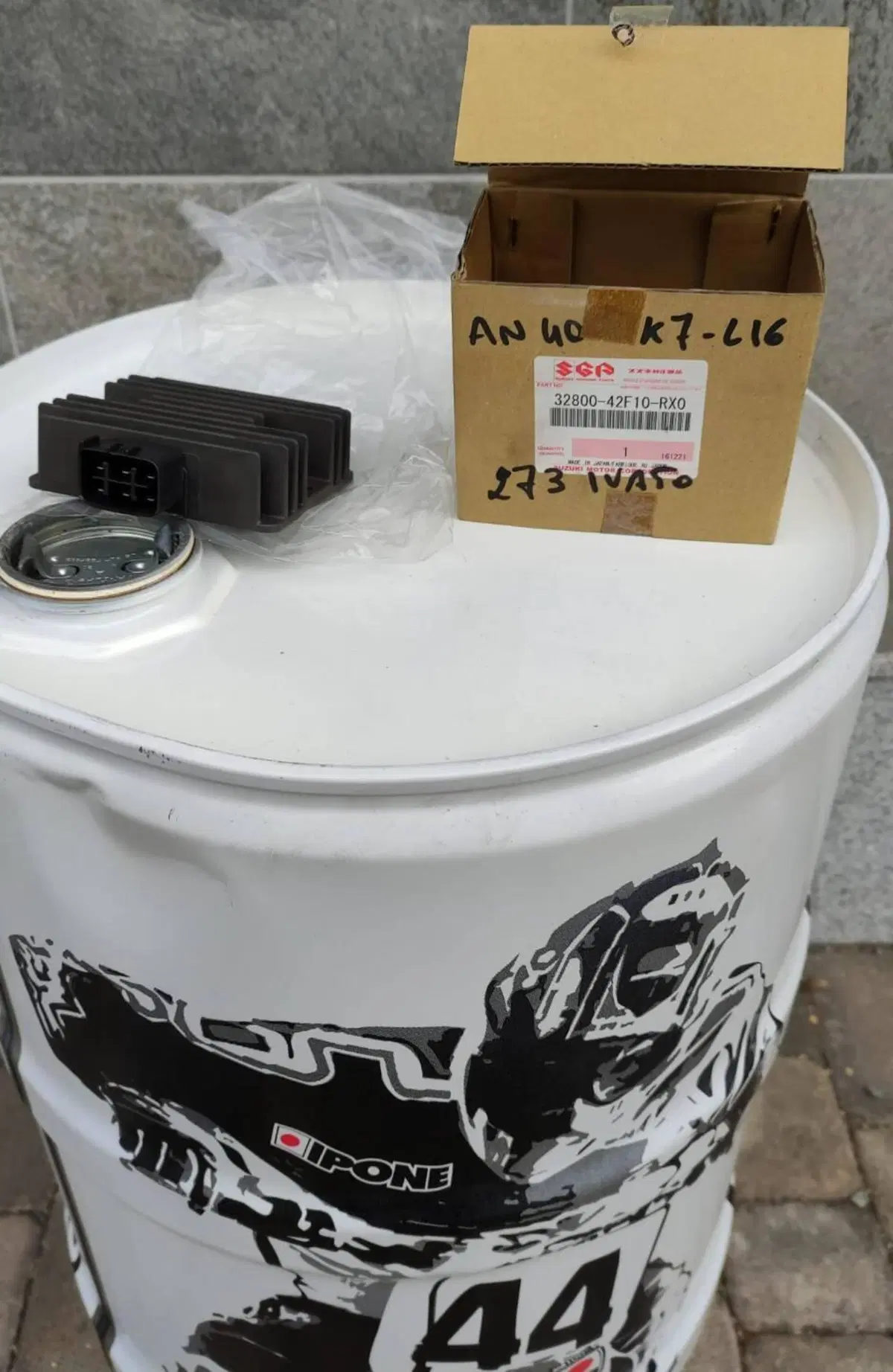 REGOLATORE TENSIONE ORIGINALE NUOVO SUZUKI BURGMAN (2)