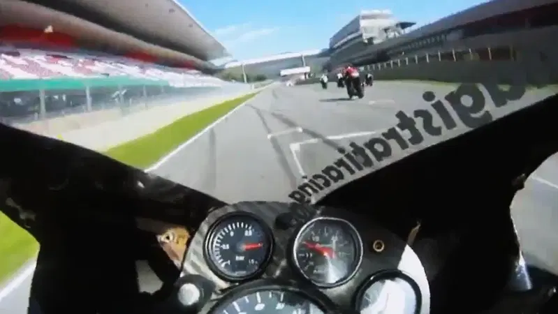 Sullo "scollino" del Mugello questa Yamaha R1 fa paura! Le passa tutte! [VIDEO VIRALE]