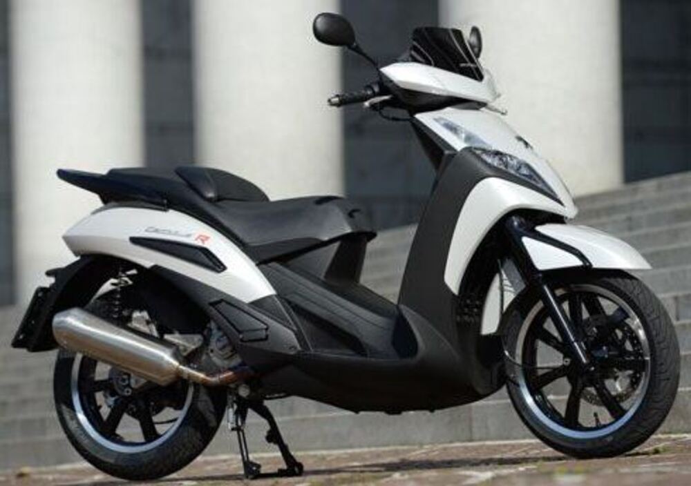 Peugeot Geopolis 300 R (2014 - 15) (2)