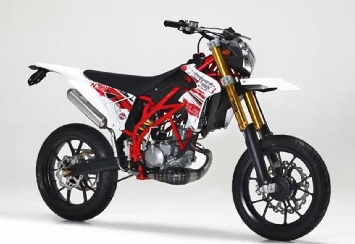 Valenti N 01 50 Naked (2014)