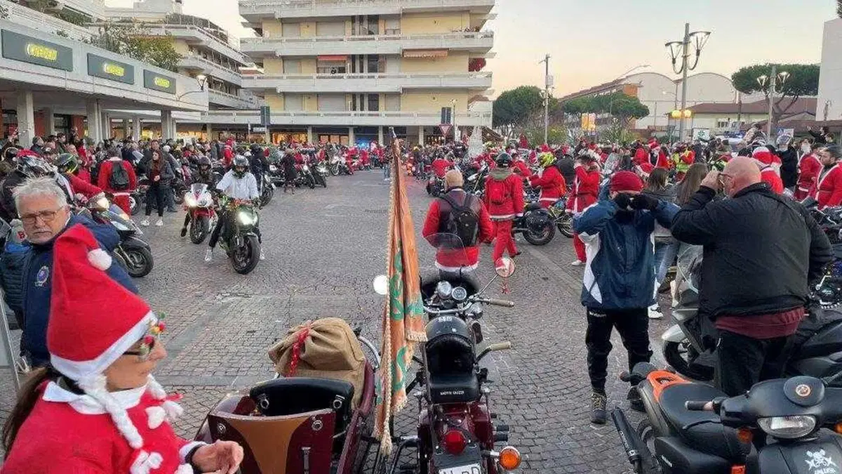 Babbo Natale in moto a Massa con la Concessionaria Aldovardi (4)