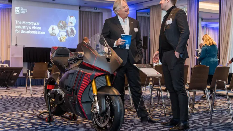 Quale futuro per l'industria della moto e la decarbonizzazione