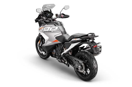 La KTM 1290 Super Adventure S si rifà il trucco per il 2023 (6)