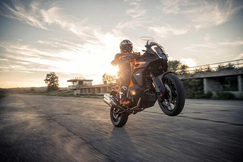 La KTM 1290 Super Adventure S si rifà il trucco per il 2023 (8)