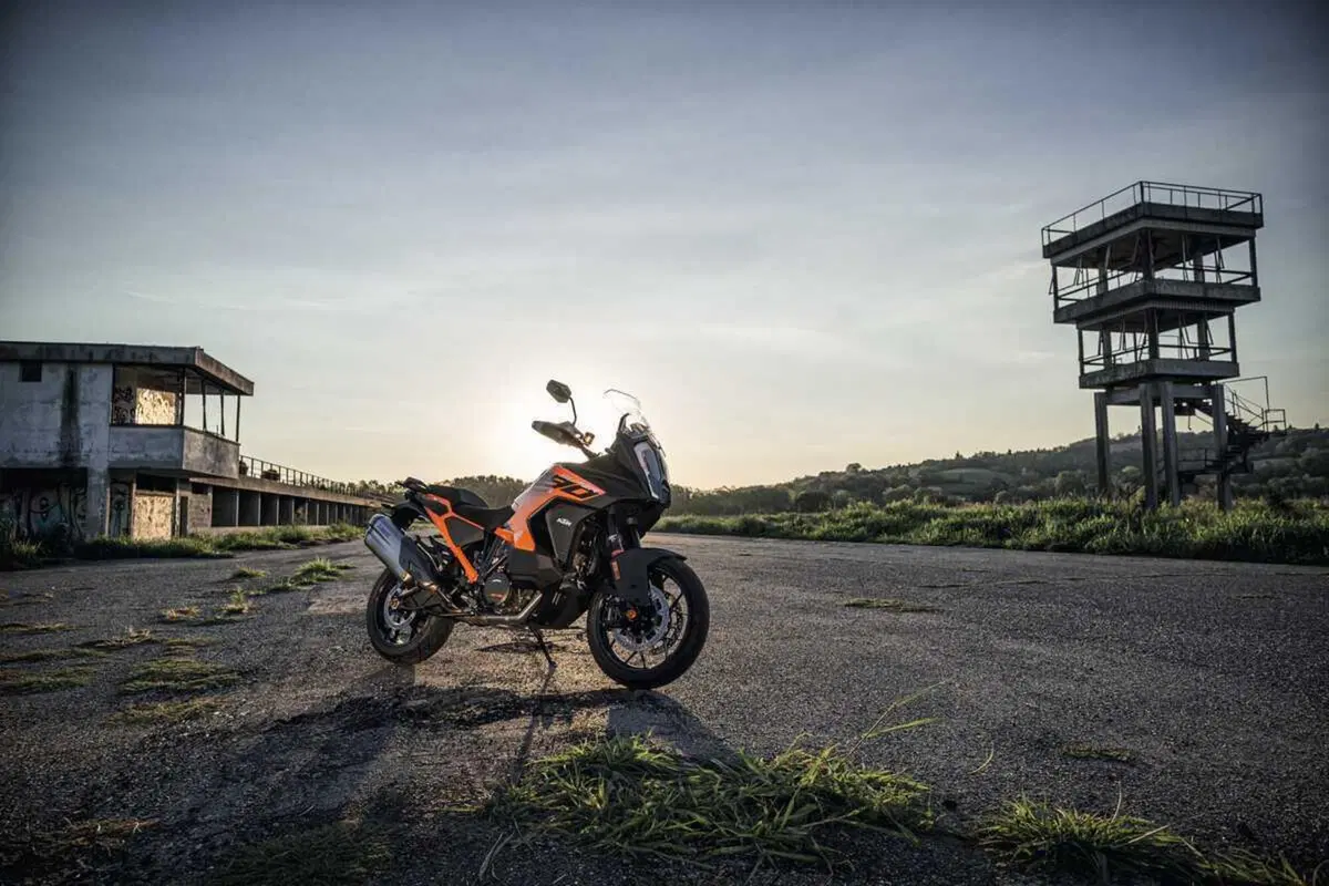 La KTM 1290 Super Adventure S si rifà il trucco per il 2023 (10)