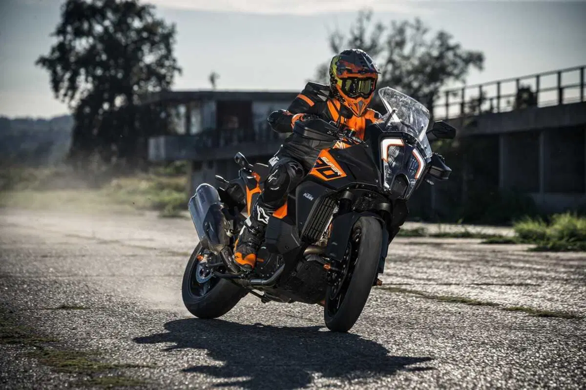 La KTM 1290 Super Adventure S si rifà il trucco per il 2023 (13)