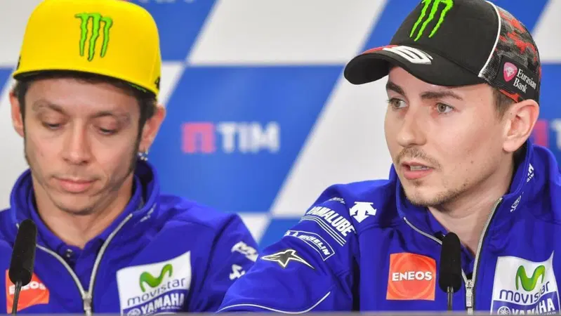 Jorge Lorenzo rivela: "Nel 2015 ho chiesto a un giornalista di farmi una domanda per far pressione su Valentino Rossi"
