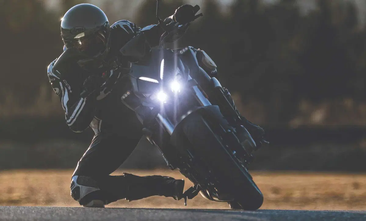 QJMotor SRK700. La nuova roadster è già in vendita in Francia (2)