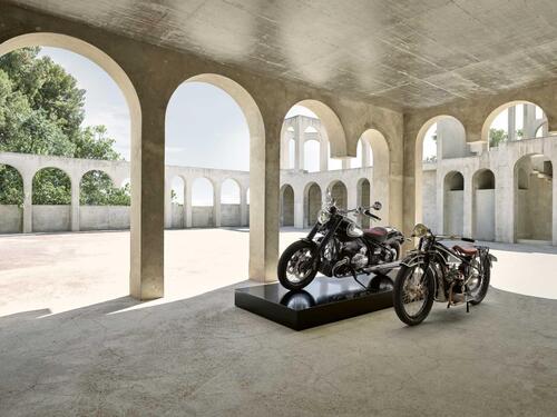 Nuove R nineT 100 Years e R18 100 Years: per i cento anni del boxer BMW (4)