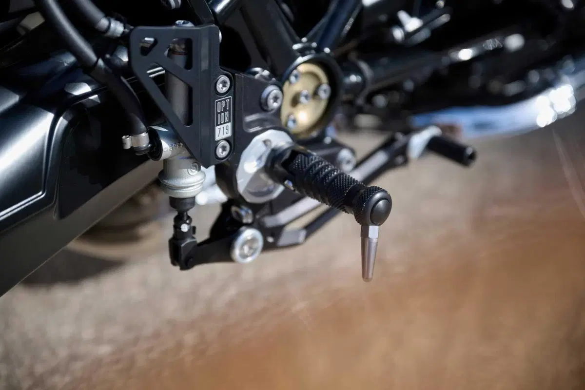 Nuove R nineT 100 Years e R18 100 Years: per i cento anni del boxer BMW (10)