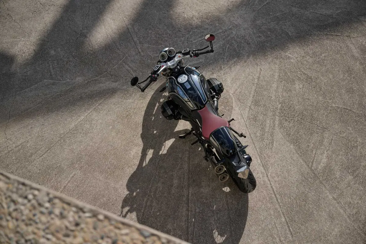 Nuove R nineT 100 Years e R18 100 Years: per i cento anni del boxer BMW (12)