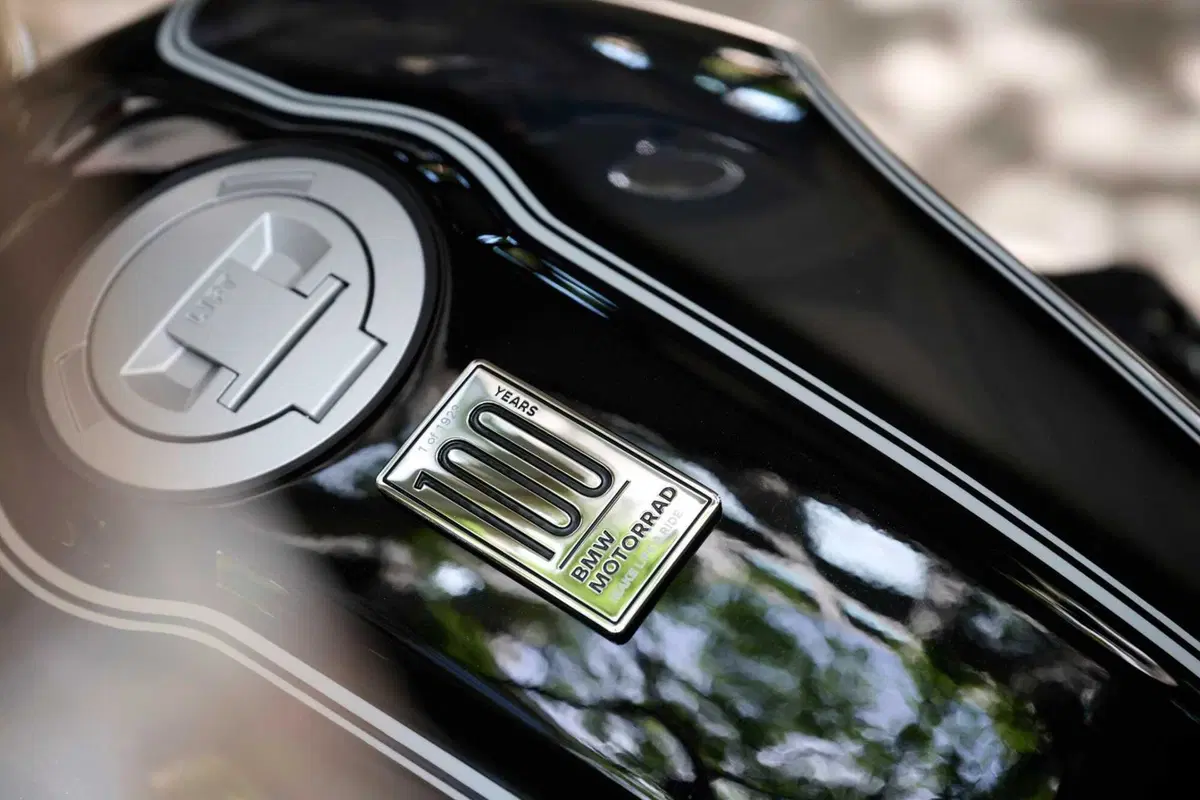 Nuove R nineT 100 Years e R18 100 Years: per i cento anni del boxer BMW (13)