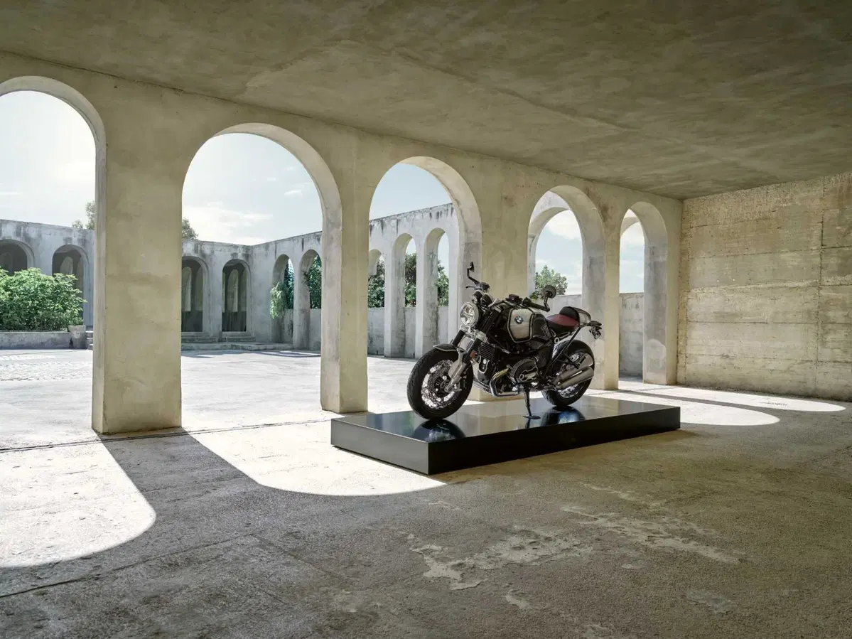 Nuove R nineT 100 Years e R18 100 Years: per i cento anni del boxer BMW (16)