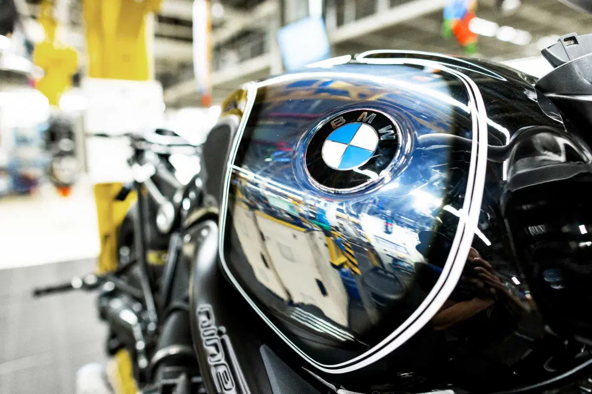 Nuove R nineT 100 Years e R18 100 Years: per i cento anni del boxer BMW (18)