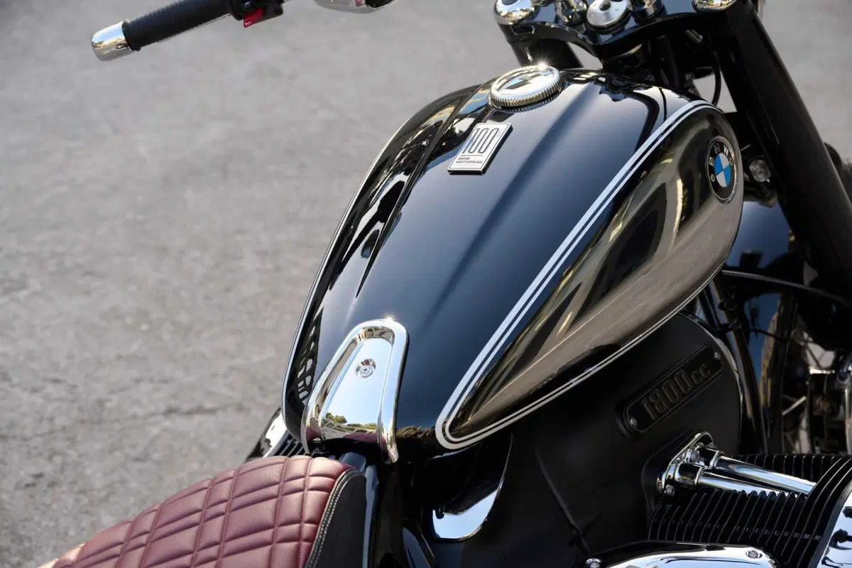 Nuove R nineT 100 Years e R18 100 Years: per i cento anni del boxer BMW (23)