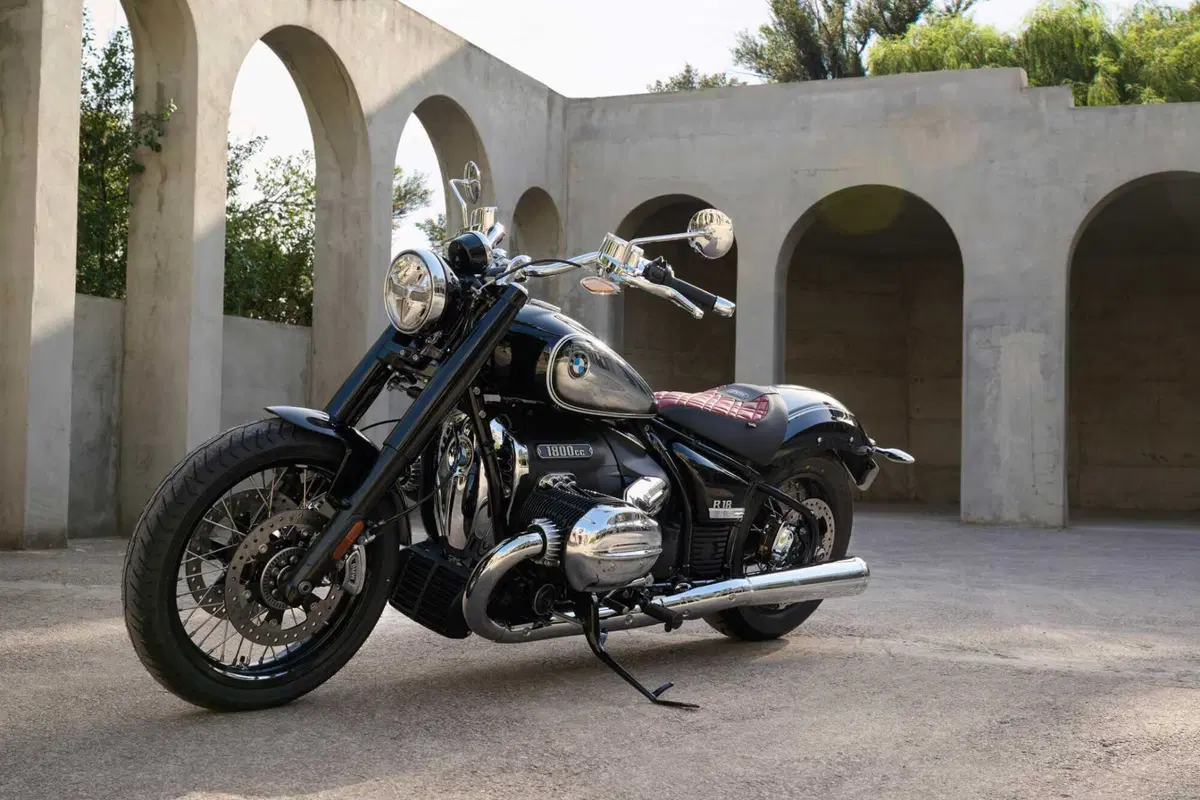 Nuove R nineT 100 Years e R18 100 Years: per i cento anni del boxer BMW (19)
