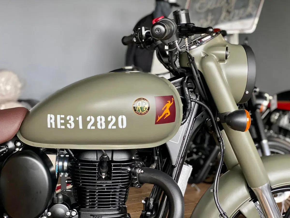 Royal Enfield Classic 350 (2021 - 26) (2)