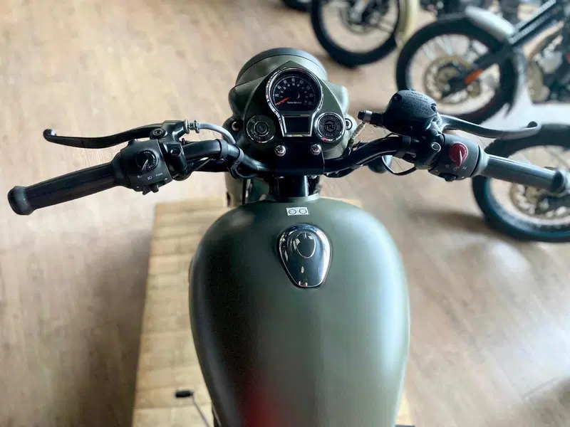 Royal Enfield Classic 350 (2021 - 26) (4)