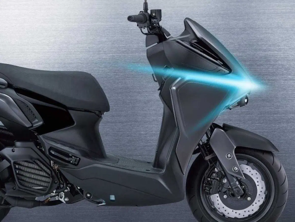 Yamaha Augur, un nuovo scooter dallo stile avveniristico (15)
