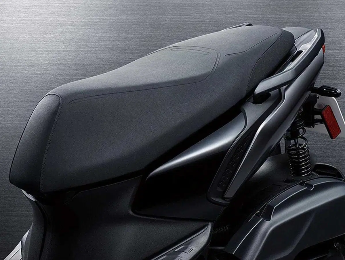 Yamaha Augur, un nuovo scooter dallo stile avveniristico (11)