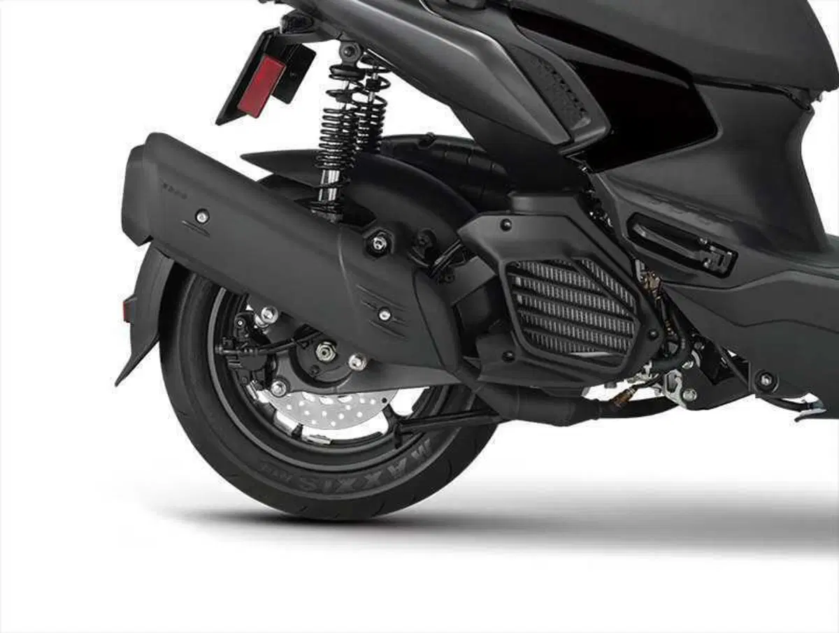 Yamaha Augur, un nuovo scooter dallo stile avveniristico (13)