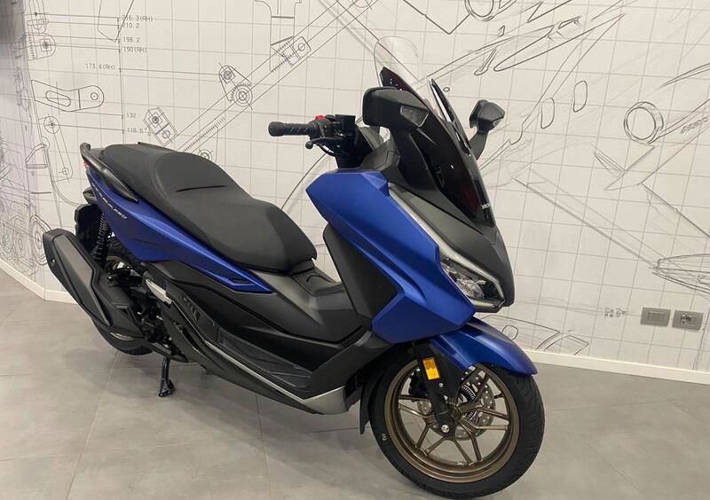 Vendo Honda Forza 350 (2023 - 24) nuova a Milano (codice 9086967) 