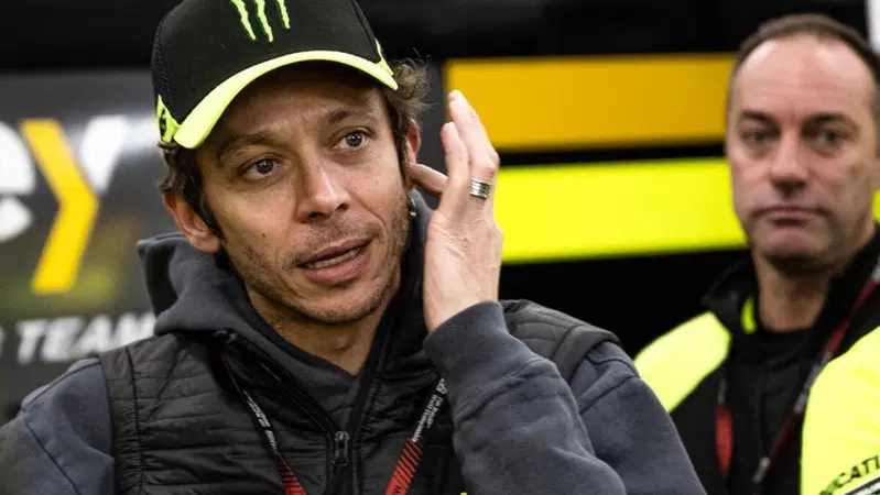 MotoGP 2022. I dubbi di Valentino Rossi sulle moto giapponesi: "Pi&ugrave; soldi e persone, ne avranno voglia?"