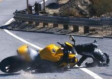Meravigliosa Yamaha livrea Kenny Roberts + casco di Valentino Rossi ma il risultato è un high-side [VIDEO VIRALE]