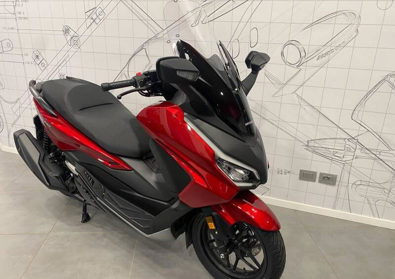 Vendo Honda Forza 350 (2023 - 24) nuova a Monza (codice 9087992) 