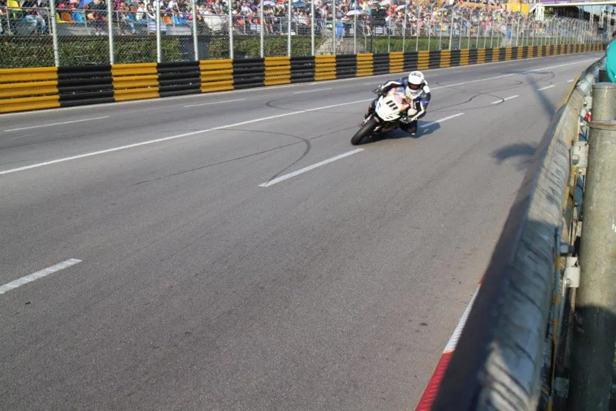 GP di Macao, Poker per Easton (10)
