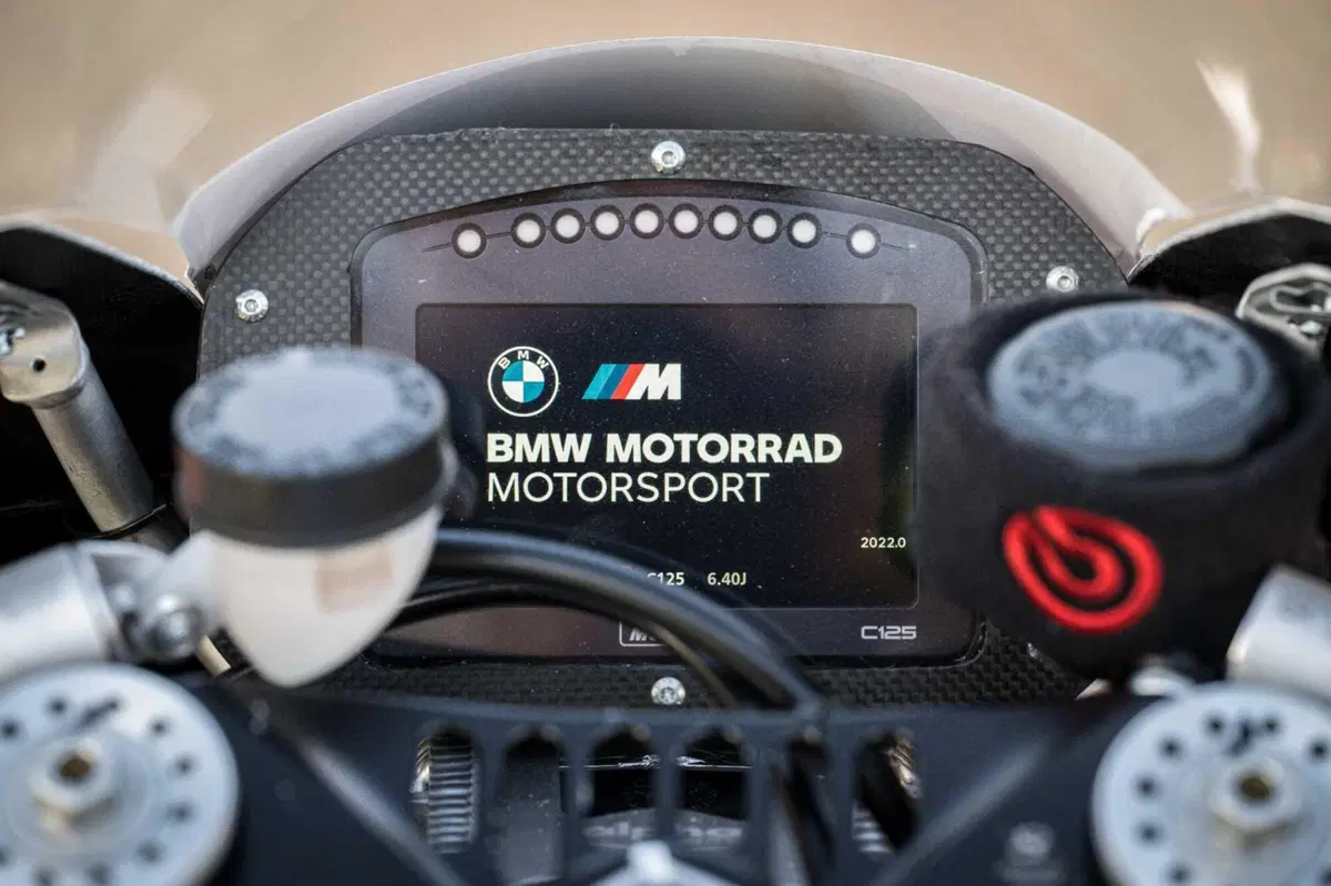 TEST BMW M1000RR Pistard: la regina del National Trophy 2022 (12)