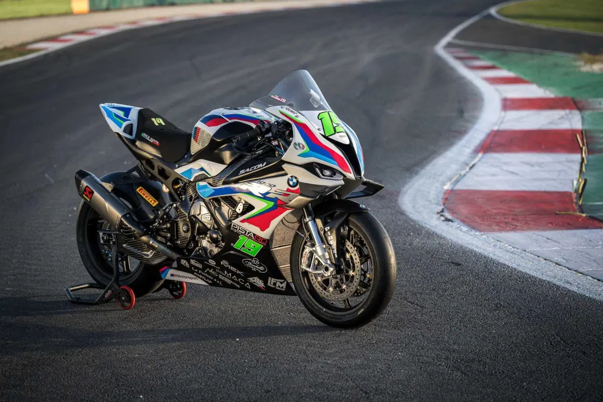 TEST BMW M1000RR Pistard: la regina del National Trophy 2022 (15)