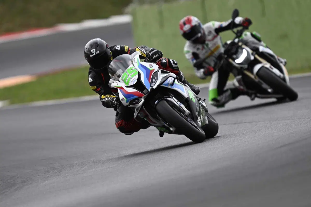 TEST BMW M1000RR Pistard: la regina del National Trophy 2022 (23)