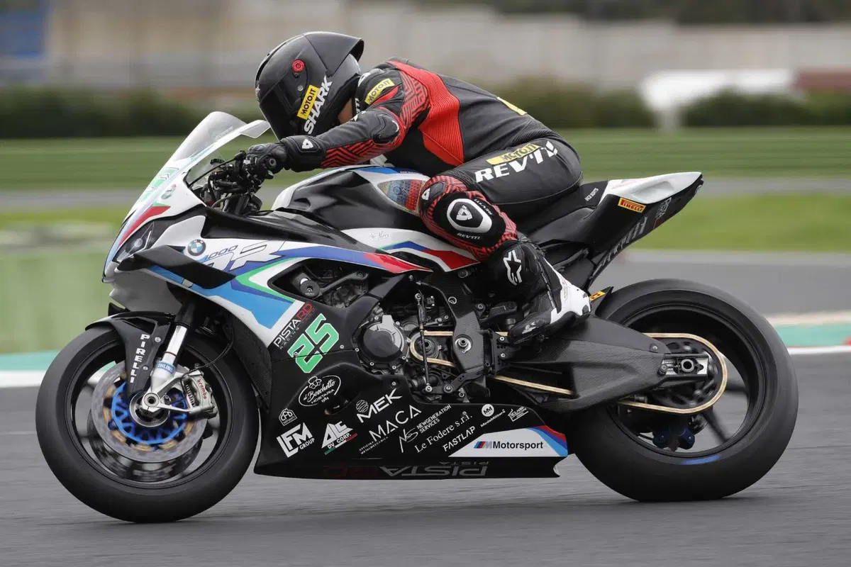 TEST BMW M1000RR Pistard: la regina del National Trophy 2022 (26)