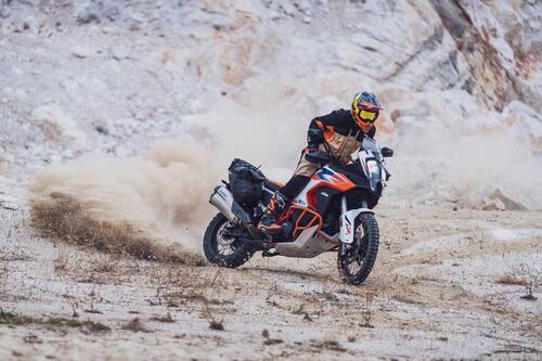 Si aggiorna così la KTM 1290 Super Adventure R 2023 (2)