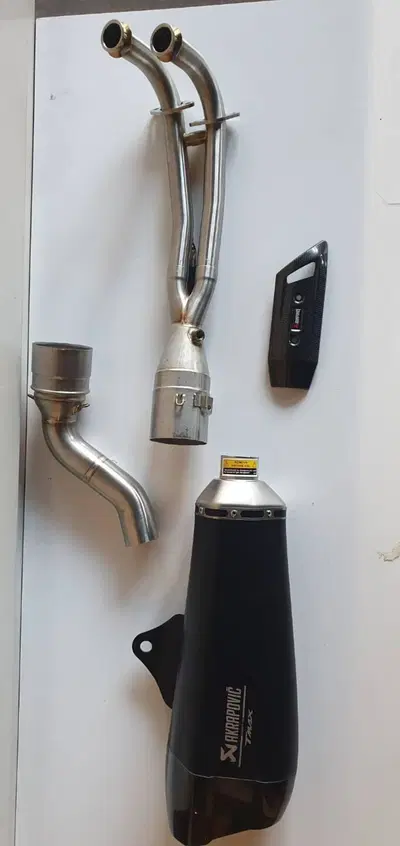 MARMITTA AKRAPOVIC COMPLETA PER YAMAHA TMAX 560 9