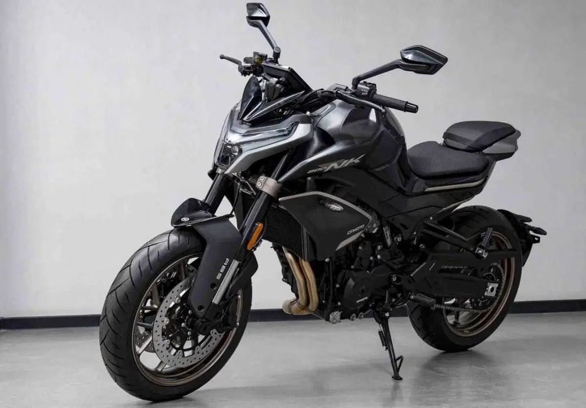 CFMoto 800NK. La naked, molto KTM, rivale della Hornet (2)