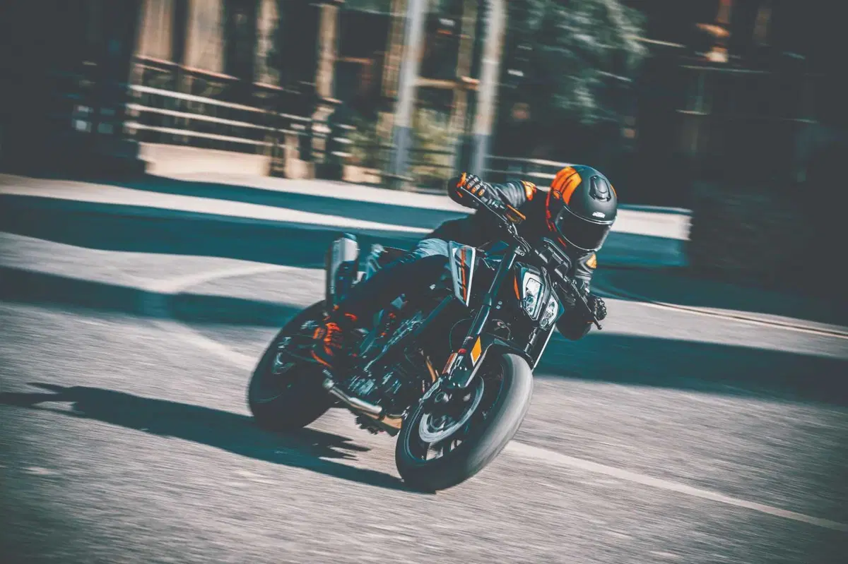 KTM annuncia i prezzi dell'intera gamma stradale 2023 (2)