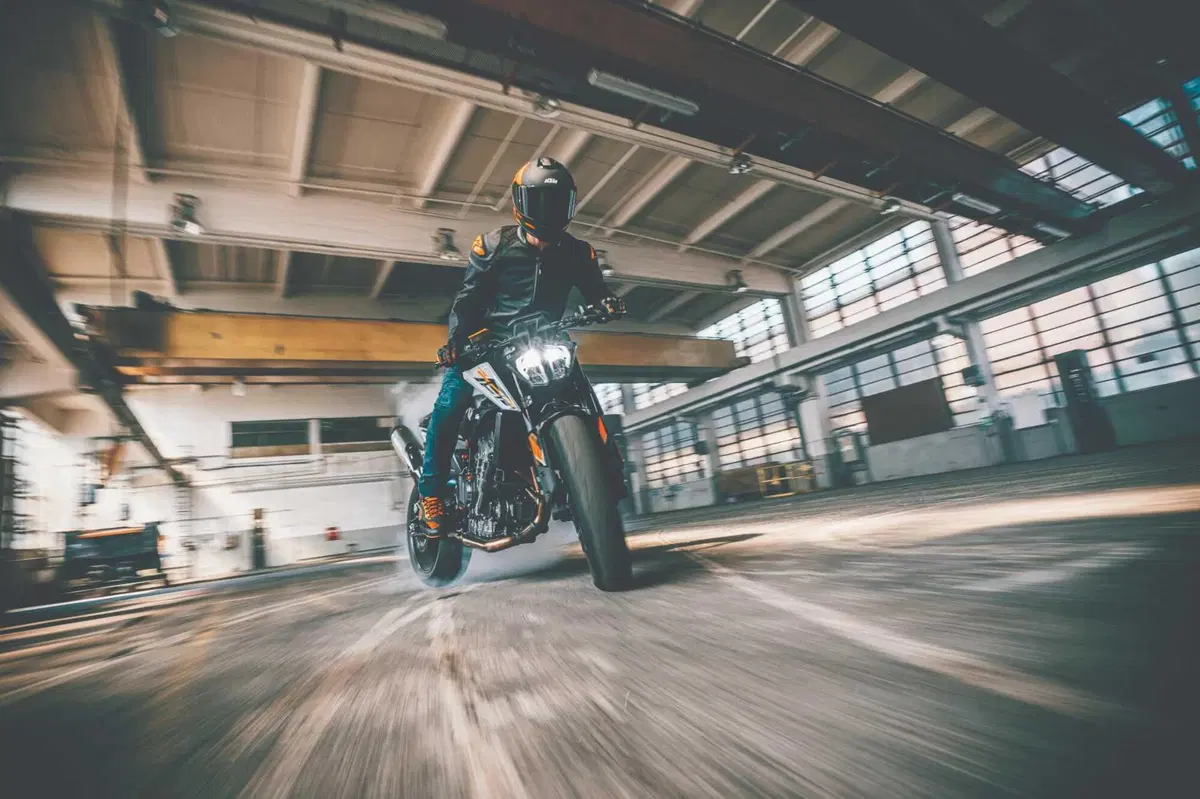 KTM annuncia i prezzi dell'intera gamma stradale 2023 (3)