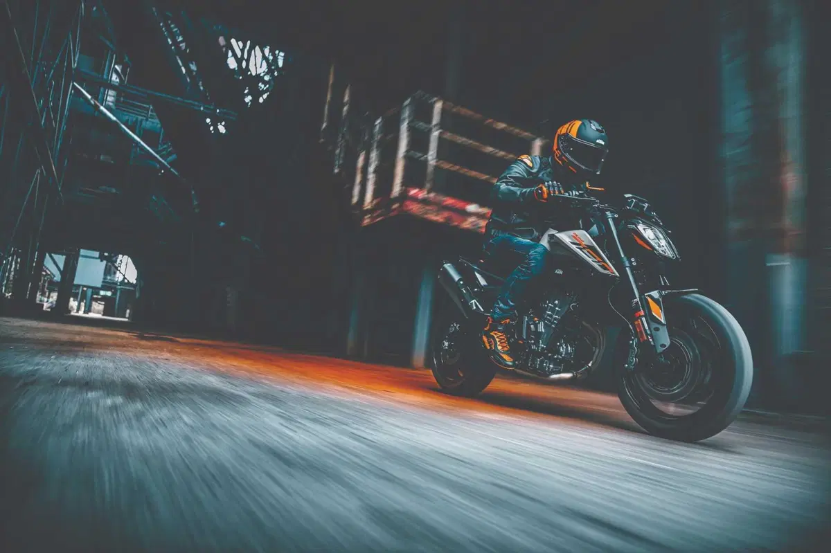 KTM annuncia i prezzi dell'intera gamma stradale 2023 (4)