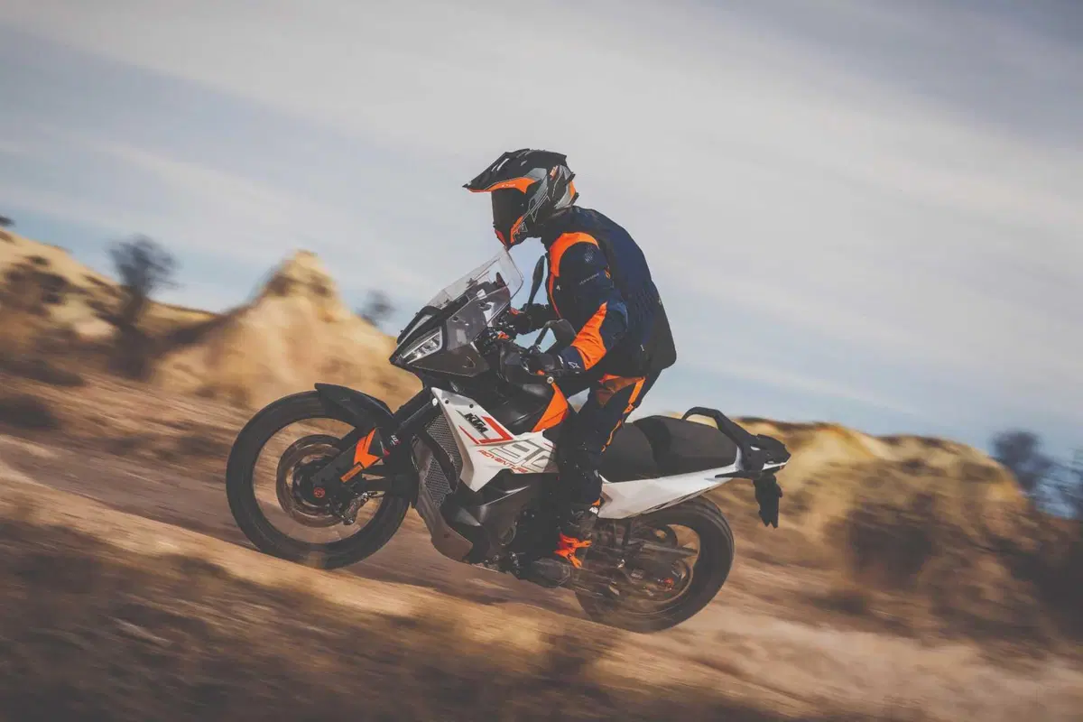 KTM annuncia i prezzi dell'intera gamma stradale 2023 (5)