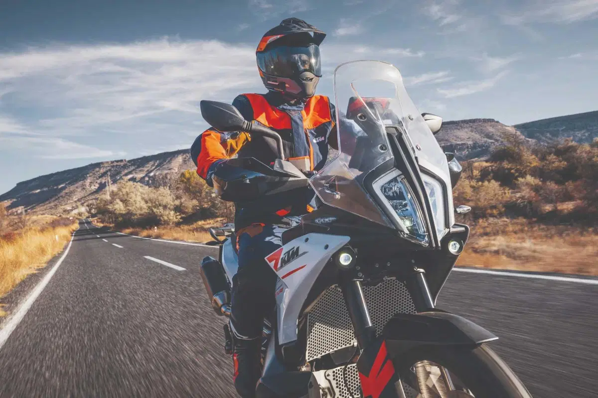 KTM annuncia i prezzi dell'intera gamma stradale 2023 (7)