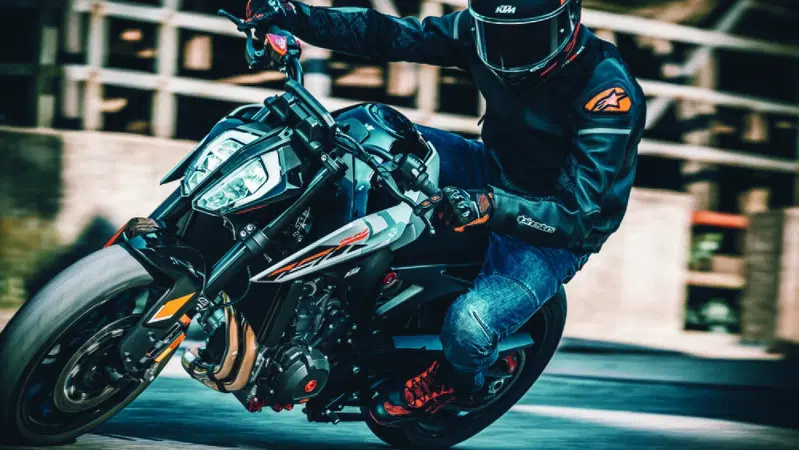KTM annuncia i prezzi dell'intera gamma stradale 2023