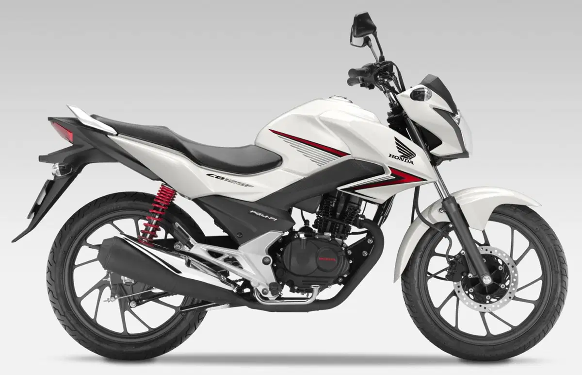 Honda CB125F: dichiara 51,3 km/l (8)