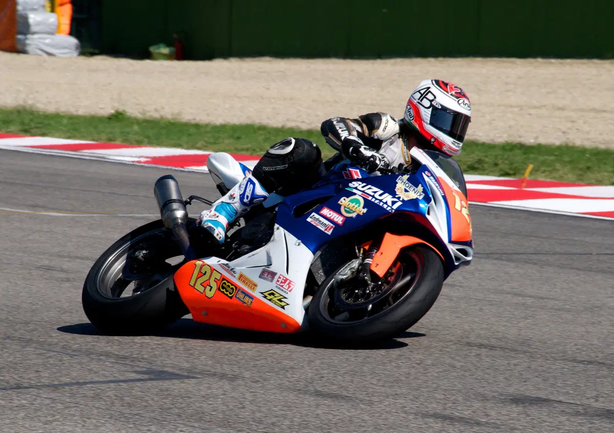 Suzuki, un 2015 all'insegna della velocit&agrave; in pista e nelle road race