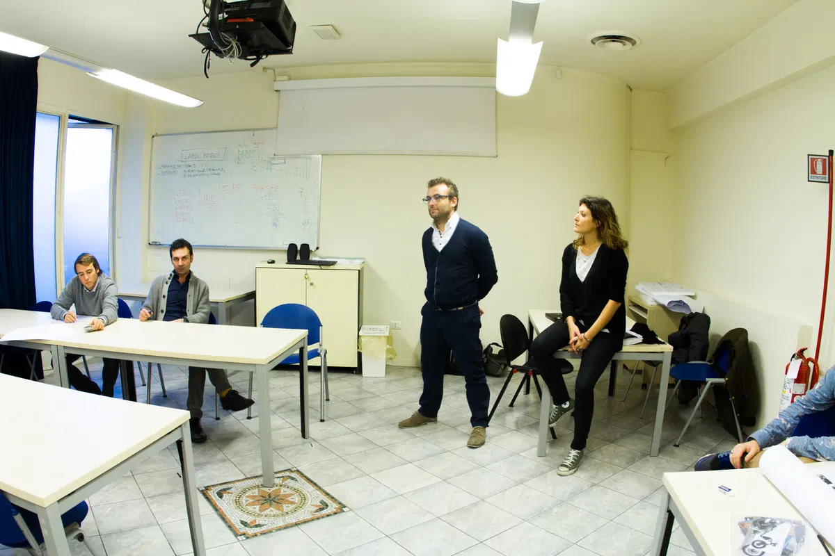 Moto.it porta Moto Guzzi V7 allo IED per le tesi di laurea 2015 (13)