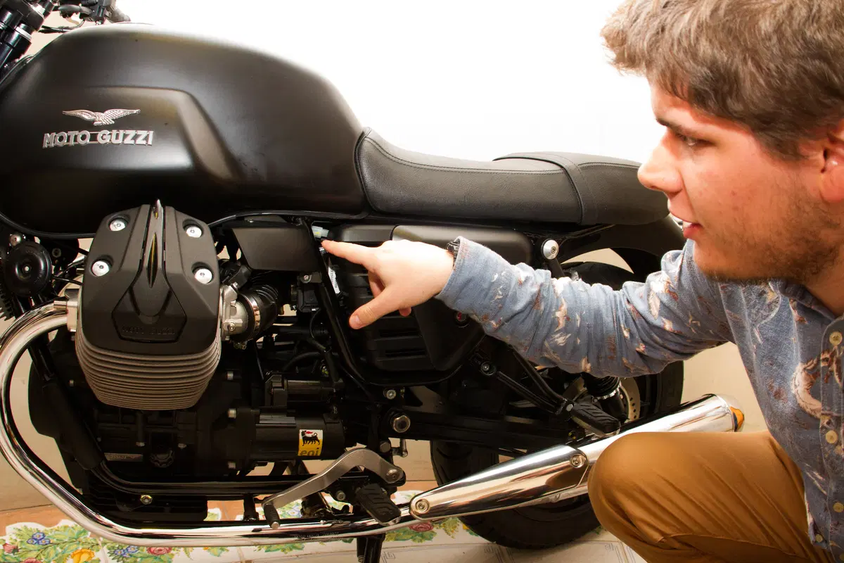 Moto.it porta Moto Guzzi V7 allo IED per le tesi di laurea 2015 (2)