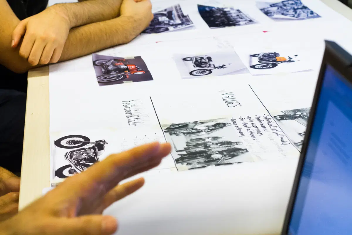 Moto.it porta Moto Guzzi V7 allo IED per le tesi di laurea 2015 (16)