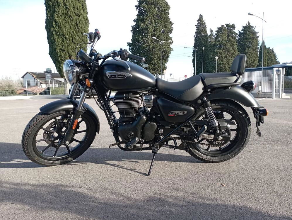 Royal Enfield Meteor 350 Fireball (2021 - 24) (4)