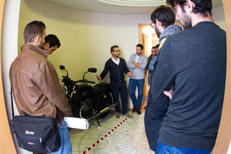 La moto viene presentata agli studenti